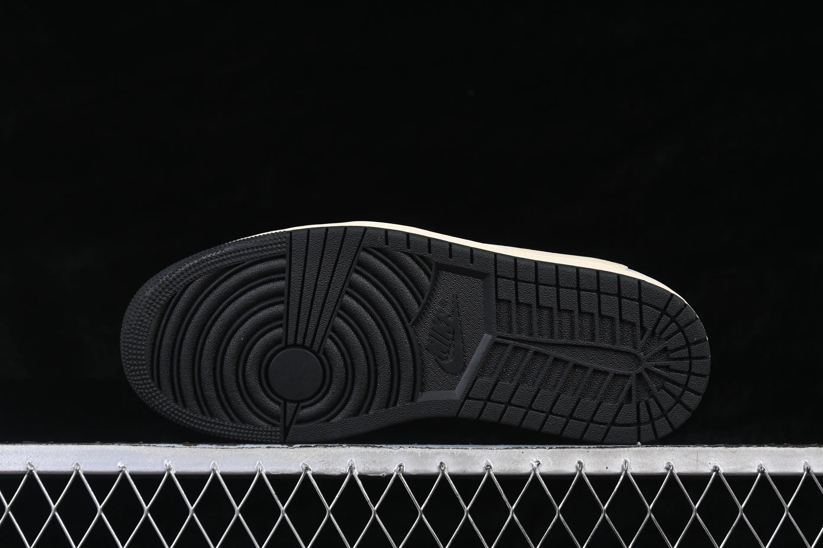 All Categories Air Jordan Jordan Series Basketball Shoes Air Jordan 1 Low Travis Scott x Air Jordan 1 Low OG AJ1 Joe 1 Joint Overhead XZ6868-001